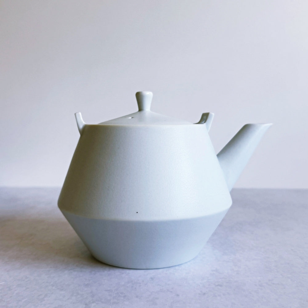 Frustum Teapot  - Shiroai yū  (白藍釉)