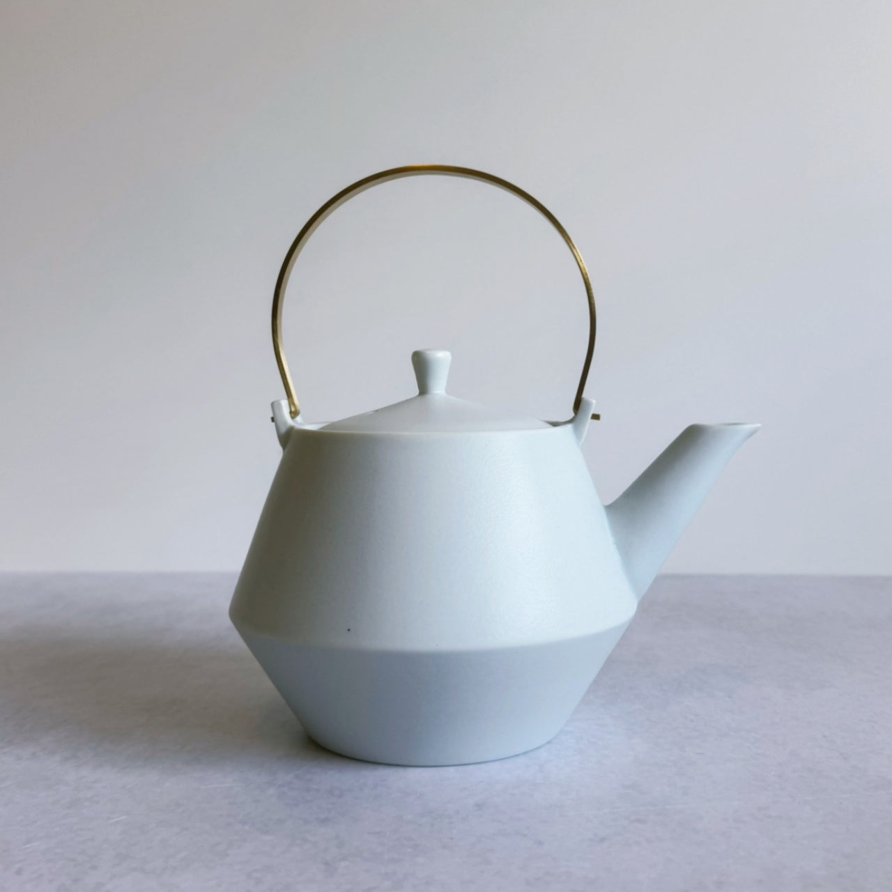 Frustum Shiroai yū  (白藍釉) Teapot & Cup Set