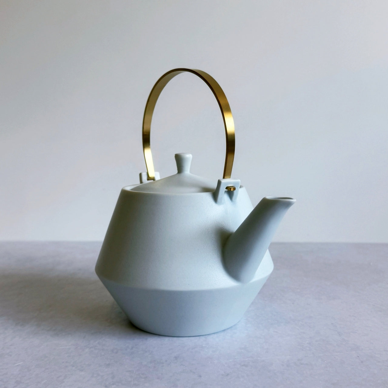 Frustum Teapot  - Shiroai yū  (白藍釉)