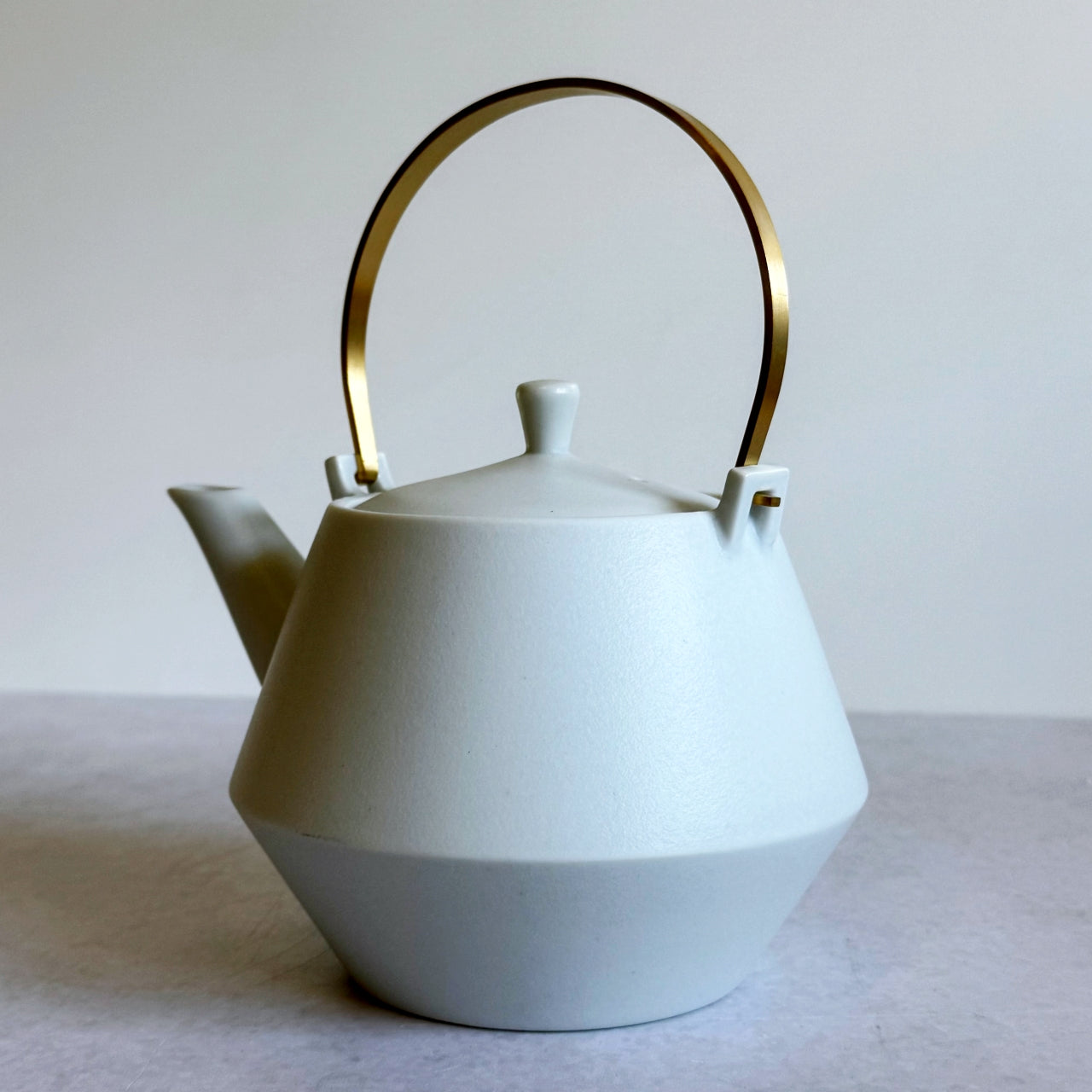 Frustum Teapot  - Shiroai yū  (白藍釉)