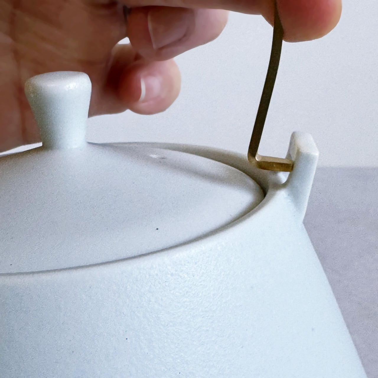 Frustum Teapot  - Shiroai yū  (白藍釉)